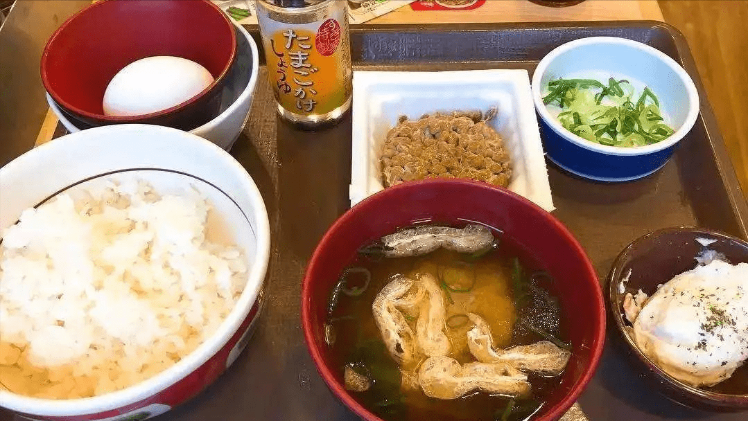 日本老两口晒一日三餐,引起中国网友羡慕:日子过成了诗