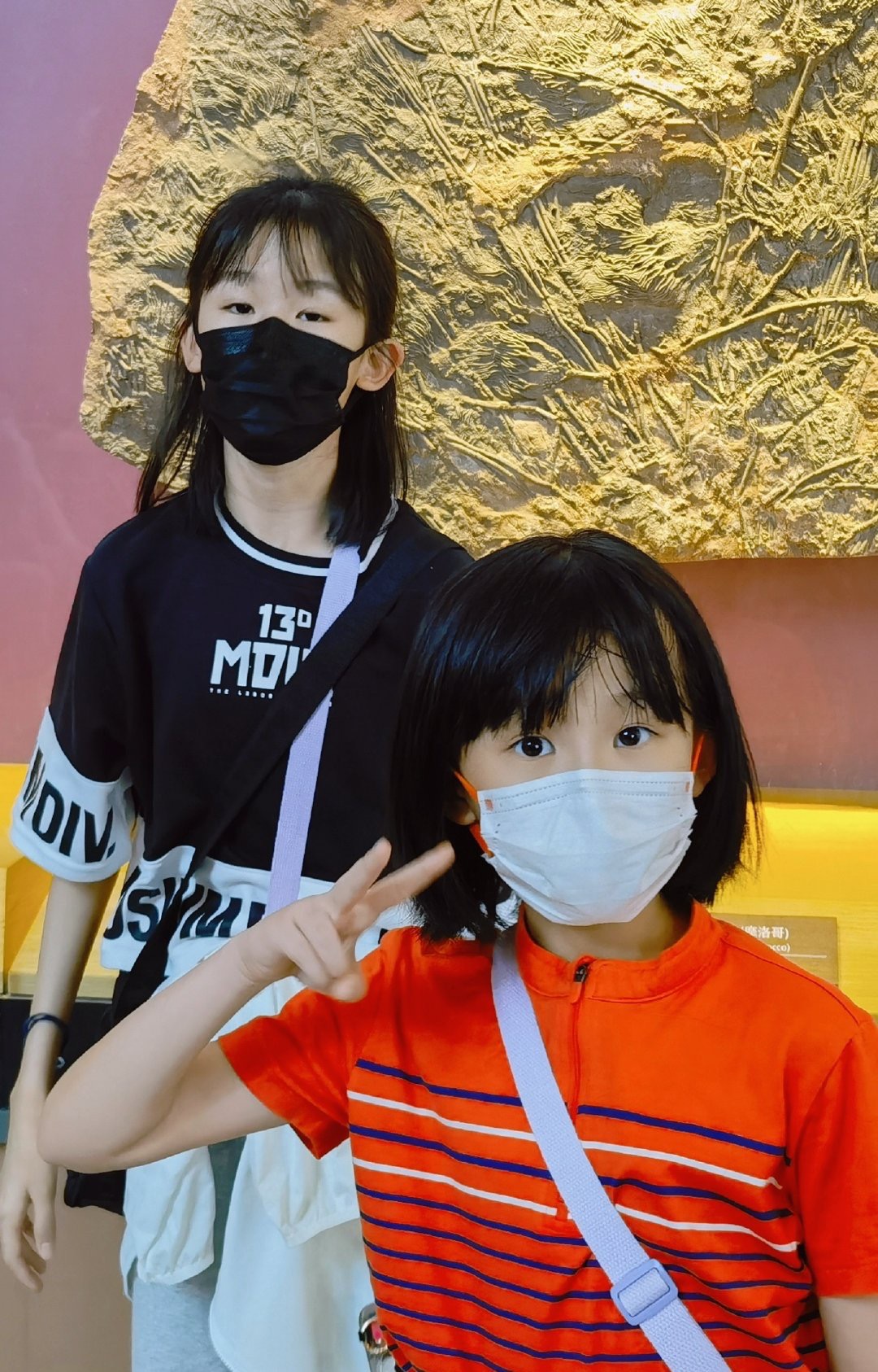氛围|陆毅老婆女儿拍写真，满屏都是大长腿，12岁贝儿和妈妈共用一张脸