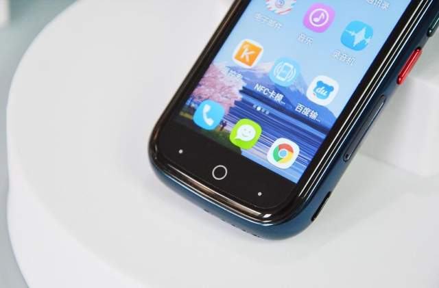 原创小屏爱好者的福音全球最小的智能手机测评性能够强大