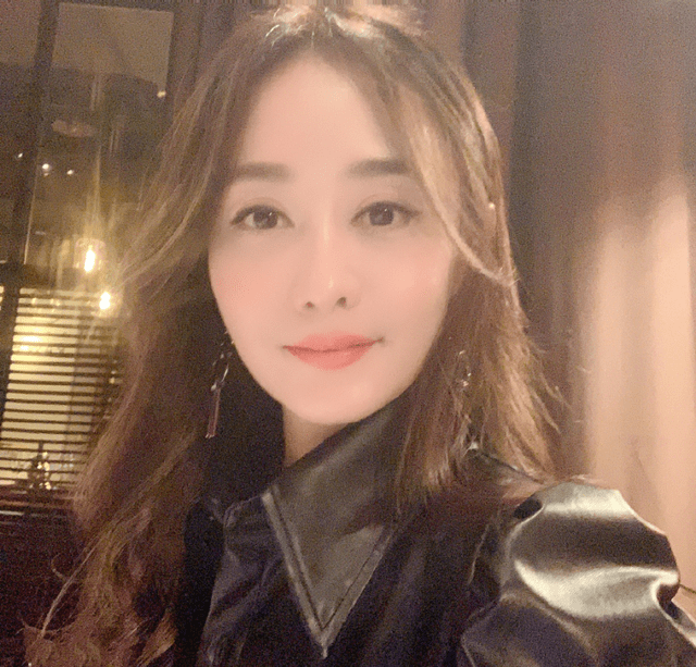 材质|奔五的陈德容近况曝光,真空穿西装配丸子头,说她30都有人信