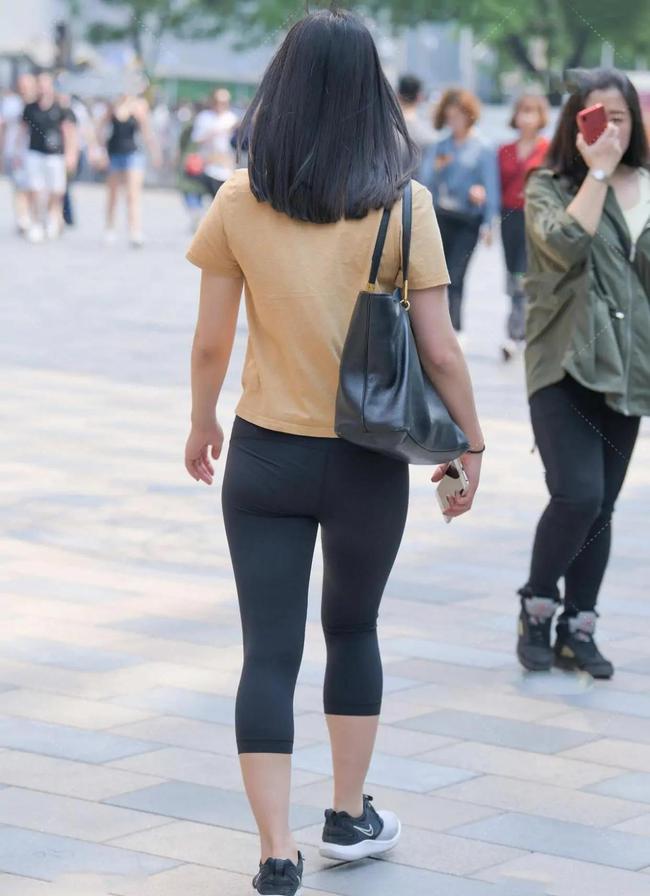 服装|运动服装时尚又显年轻，穿上精神显干练，修身的最佳选择！