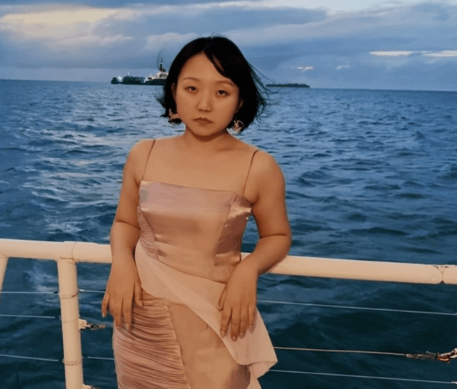 下半身|谁说胖女孩穿吊带不好看？辣目洋子吸晴不辣目，骨子里透露着自信！