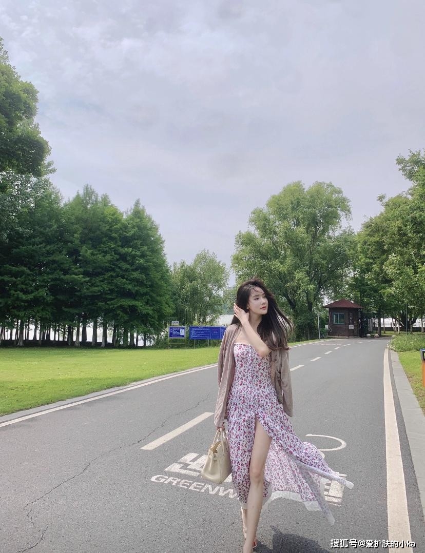 颜色|“纯欲风”女生太好看了!清纯又气质,还很撩人,夏天yyds