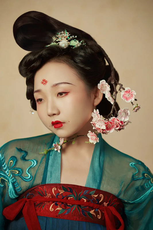 种类|辣目洋子胖得很妖娆,穿唐代裙装飘逸华美,有了“仕女图”神韵