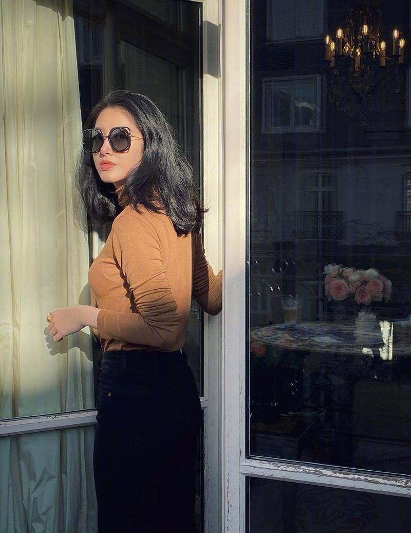 设计|今年秋天的流行色系穿搭，不是黑白灰，而是大地色，复古又高级