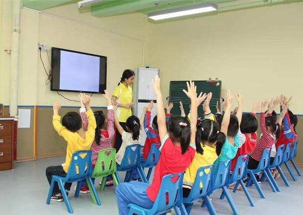 动画片|许多幼儿园，把孩子关在室内看动画片，几乎没有运动课程，怎么办？