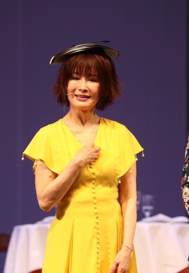 潘迎紫|郑佩佩只比潘迎紫大三岁,看着却像长辈,保养和不保养真有区别