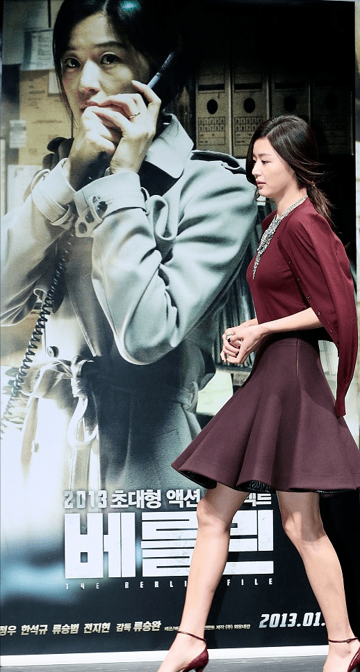 贵妇|全智贤减肥之后更好看了,一身“贵妇红”好有气质,身材让人羡慕