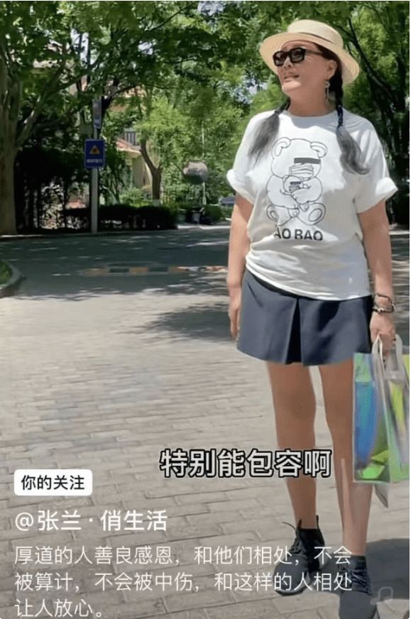 贵妇|婆婆不再走贵妇风，扎起双麻花辫穿短裙，六旬奶奶变“少女”