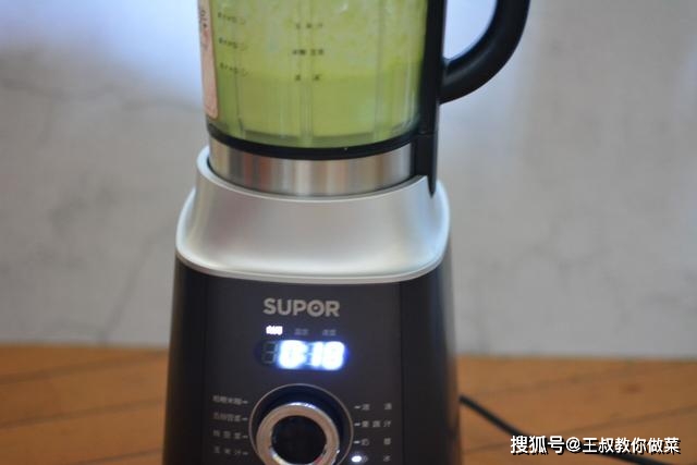 加入适量|把春天吃到肚子里豌豆加点牛奶做碗汤，老公放下勺子直接端起碗喝