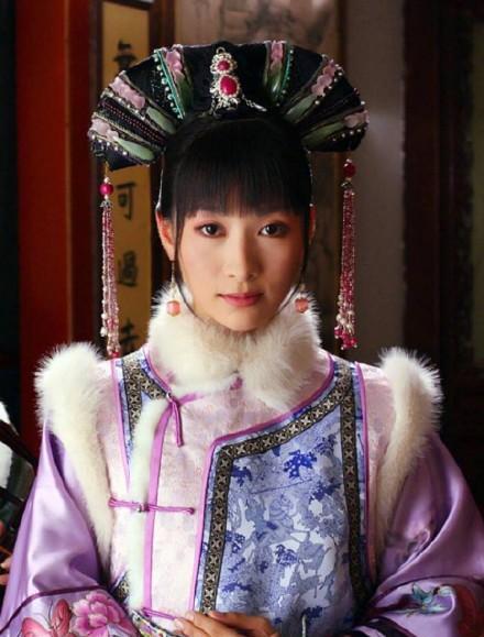 黑色|“安陵容”短发A爆！梳“油头”衬衣扣子解一颗，眼神帅气又迷人