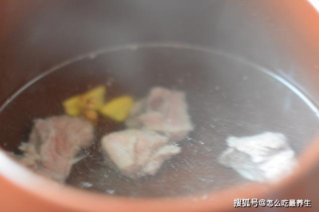 玉米排骨汤怎么炖好吃砂锅 e0573fef49114bcb8ded306c2aca0500.jpeg