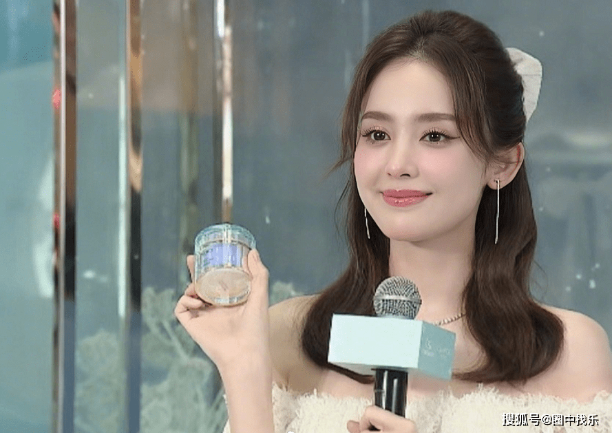 原创古力娜扎真是内娱颜值天花板参加活动的生图状态太绝了