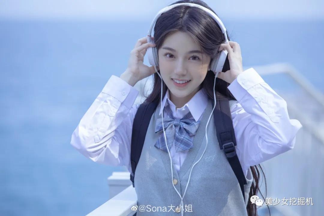 一批美少女开始在抖音营业,其中就有挖酱今天要介绍的——sona大小姐
