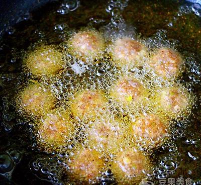 肉丸|#新年开运菜，好事自然来#团团圆圆的香炸猪肉豆腐丸子