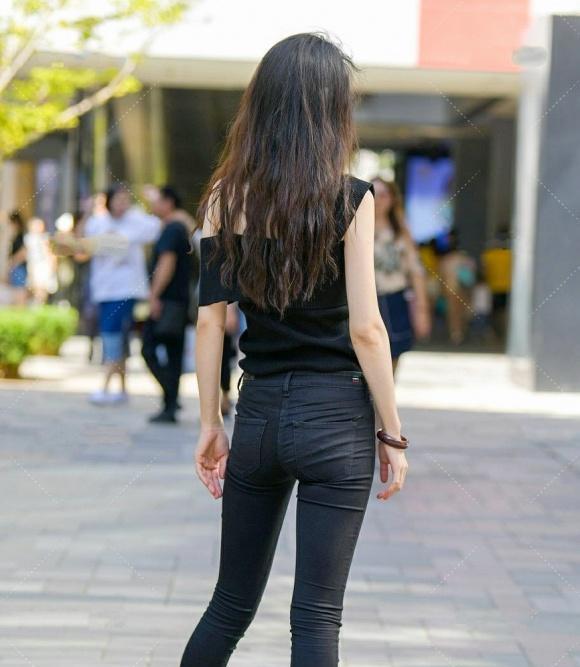 时间|黑色吊带小皮鞋，清爽时尚，配饰，更显气质！