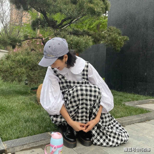 套装|周雨彤时尚感深得人心！穿超A套装不忘秀身材，打扮时髦又性感