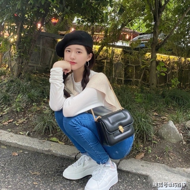 季节|偶尔换种穿衣风格的赵露思还是很可的，温婉大方，辨识度很高