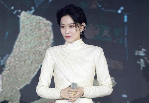 裙子|嫁给军人后，张馨予变得越来越帅了，化浓妆看着好酷炫