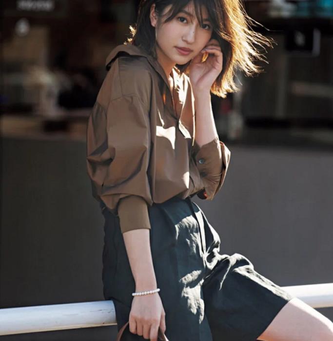 一身|夏日别穿一身黑，尝试下这三个配色方案，时尚又大气！