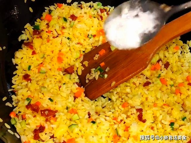 家庭版蛋炒饭怎么做 37bf0860b43e499bbcfdd2f837884d74.jpeg