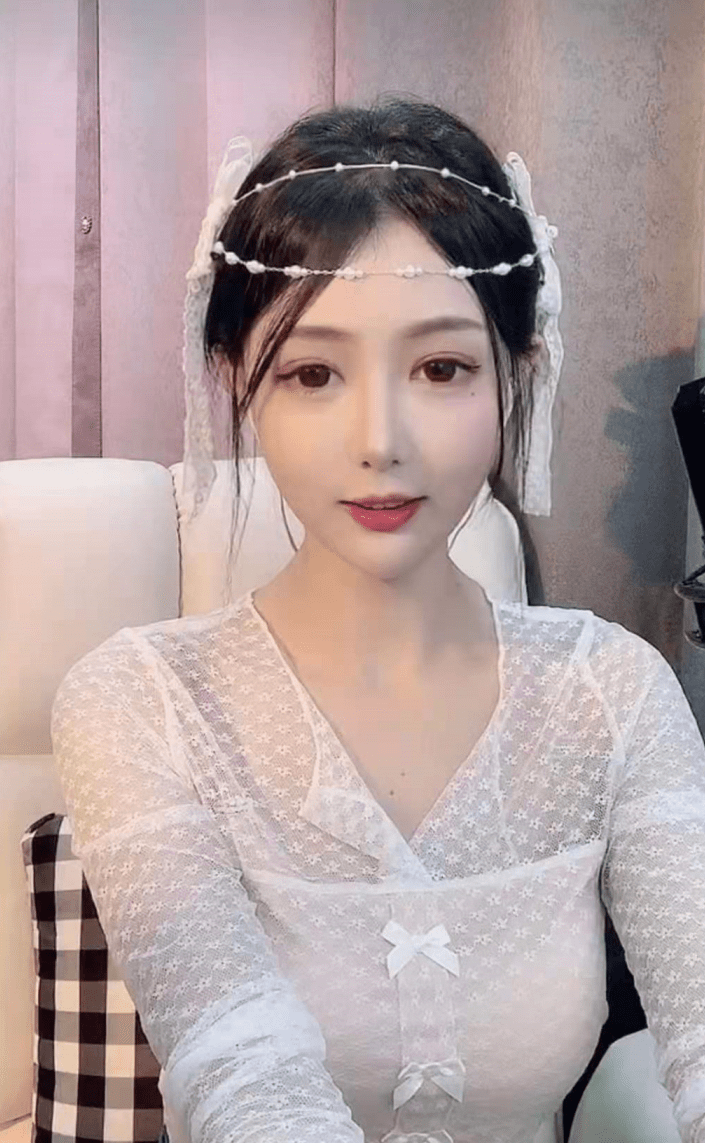 原创陌陌主播明小明七夕献舞灵动身姿尽显东方之美