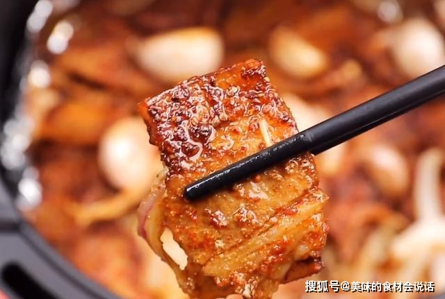 做法|五花肉不要红烧了，教你一个创意做法，一次做2斤，实在太解馋了