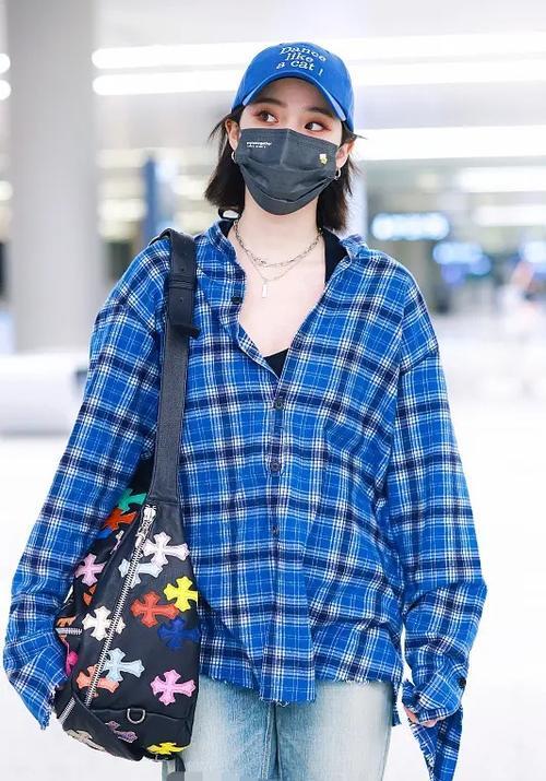 黑色|欧阳娜娜“变性”造型,男装打扮现身机场,网友:男友力爆棚!