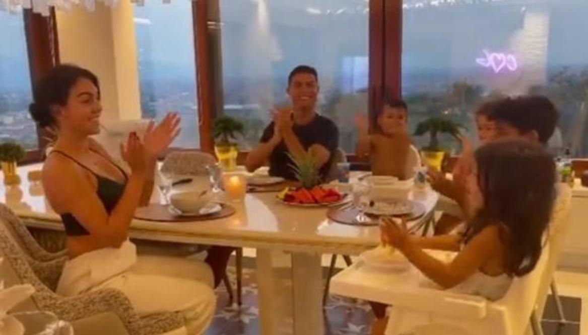 身材|C罗晒家庭晚宴,乔治娜穿衣大胆引争议,沙漏身材穿衣太有曲线美