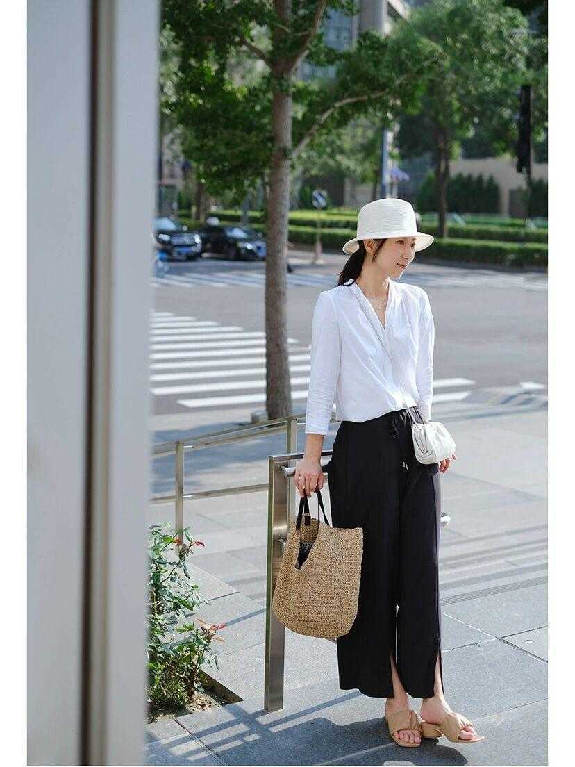 显得|高级穿搭与年龄无关，白衬衫搭配黑色阔腿裤，3、40岁也可以很美