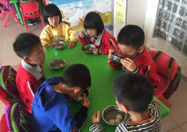午餐|幼儿园老师发午餐图片，2秒撤回，也没能逃过家长的眼睛