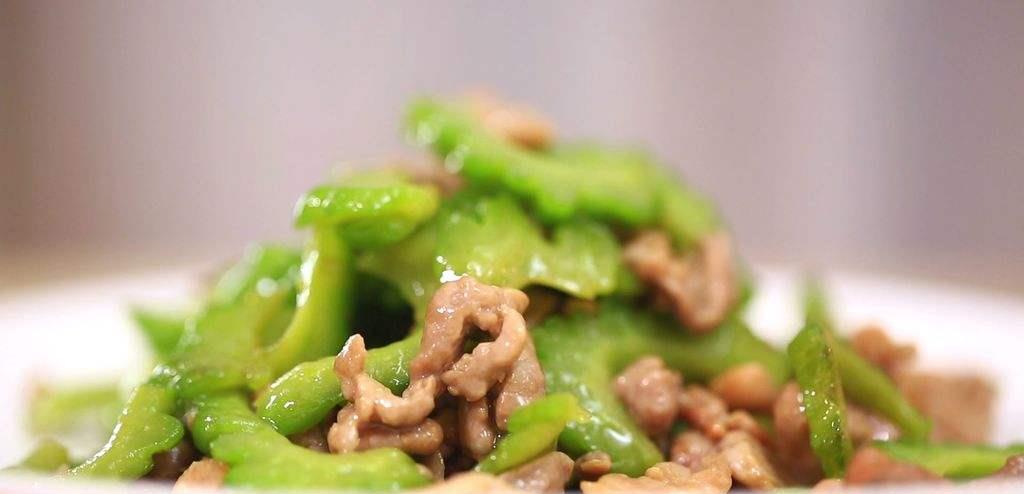 做法|我只服苦瓜此种做法,好吃到舔盘子,软嫩鲜香,保证吃一次就爱上