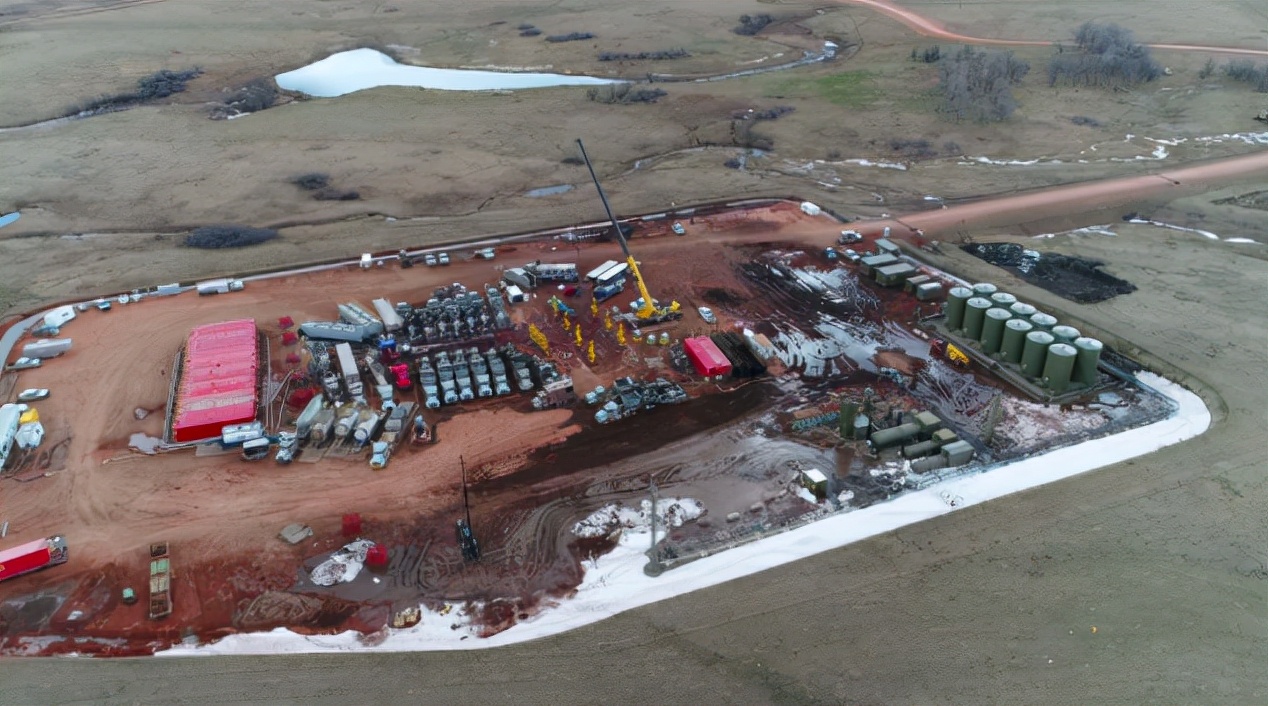 塔里木盆地石油 cf74a72a81ab4f2e8d0f9591a963615a.jpeg