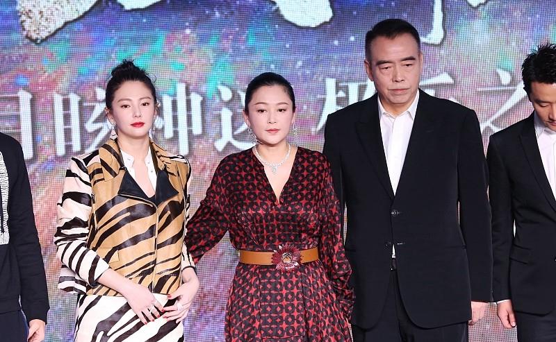 进行|陈红还是那么的美，就算穿的很低调，看着也不比张雨绮老