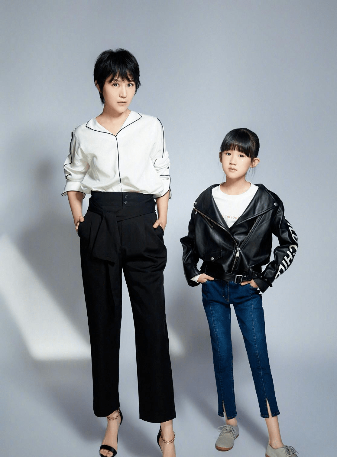 鲍蕾|陆毅带娇妻鲍蕾亮相活动，穿毛绒绒外套搭配修身连衣裙，性感魅力