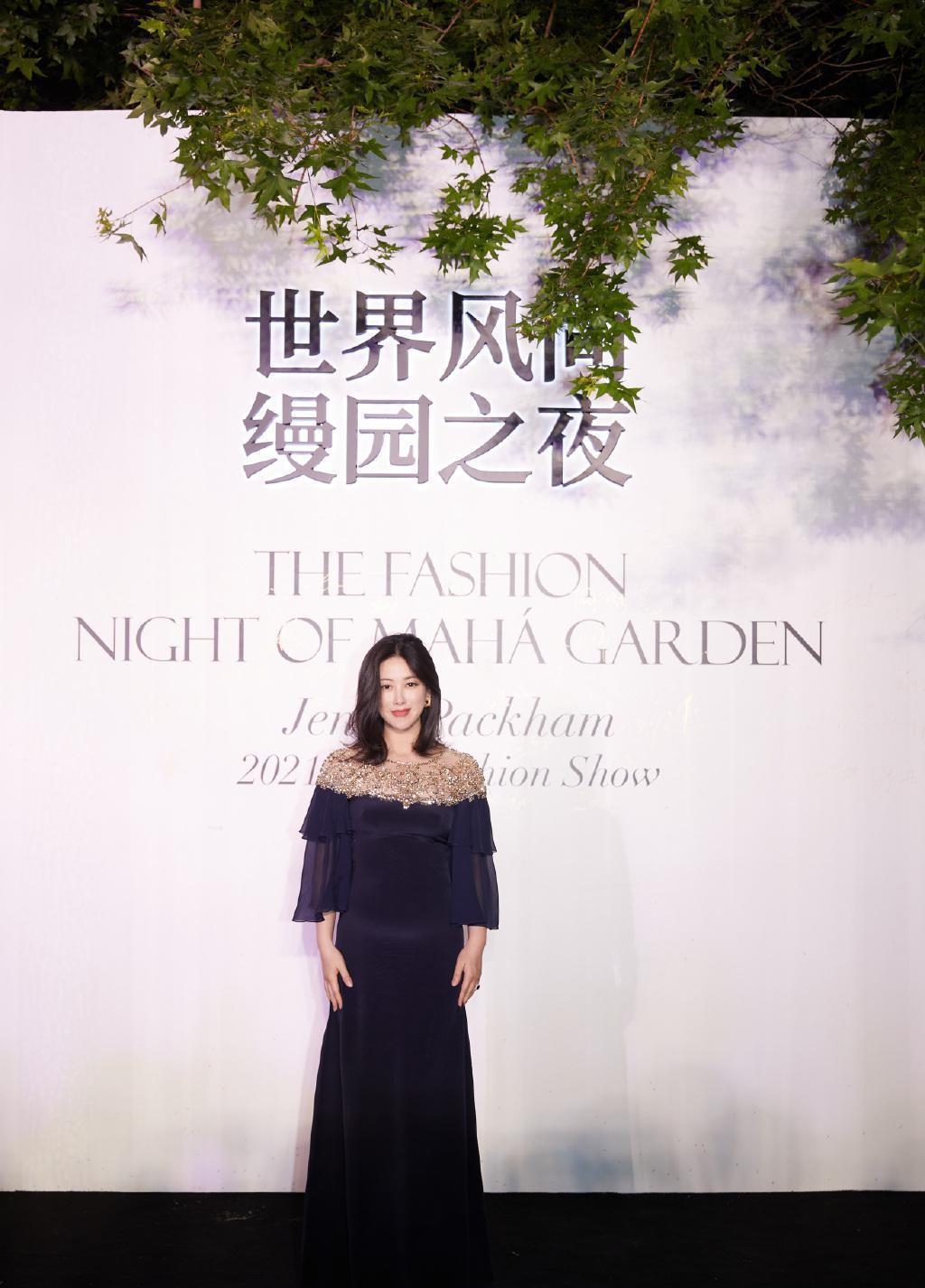 朱珠|孕妇也能这么迷人，挺大肚子的朱珠出席活动，一袭蓝裙美得不像话
