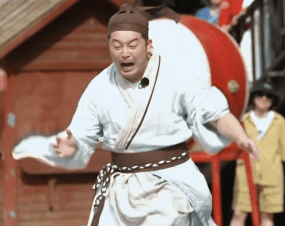 胡可|老婆名气比他大,43岁“长相老土”的他为何如此受综艺节目欢迎??