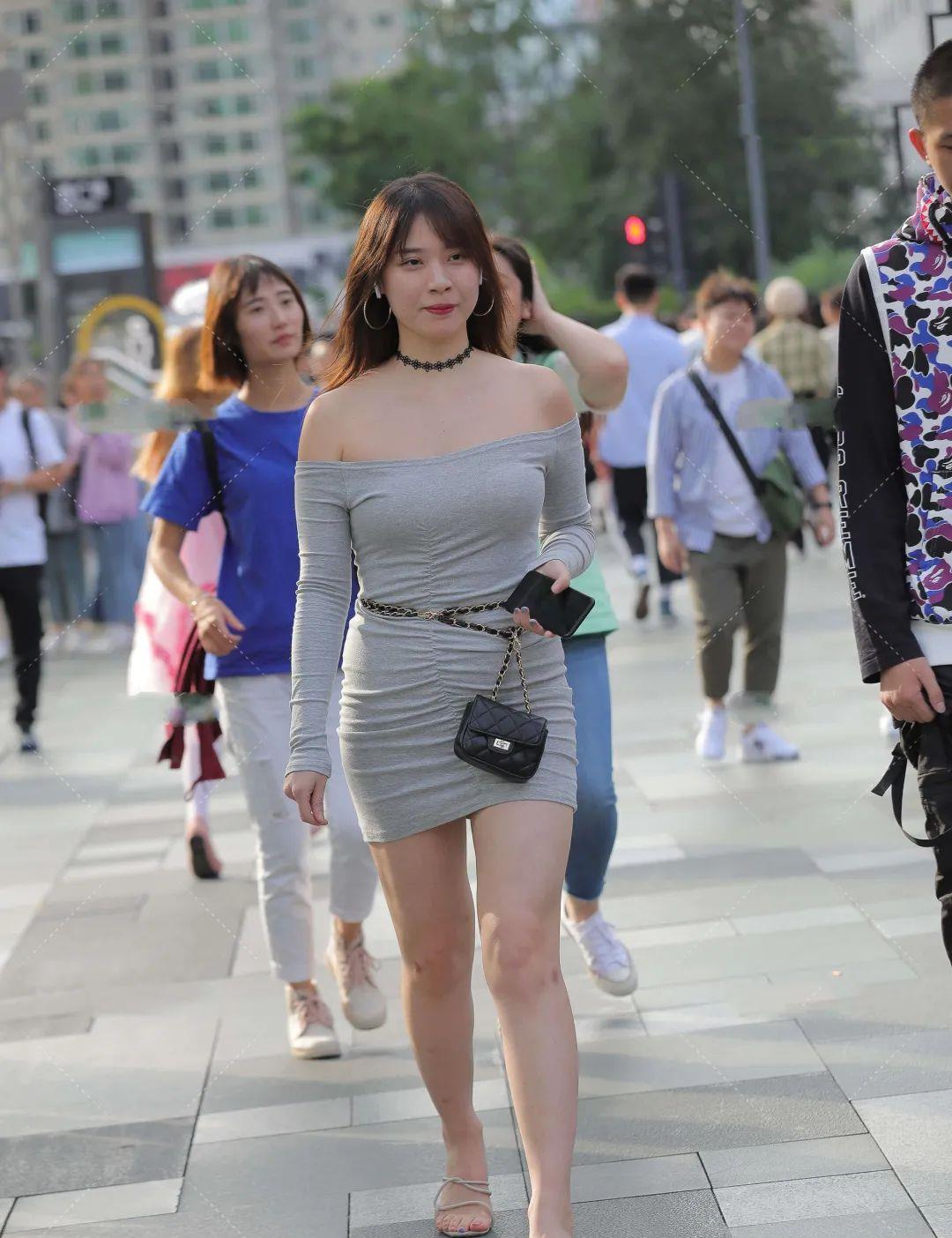 质感|连衣裙如何穿出质感的美,不仅要气质身材好,还要会运用穿搭技巧