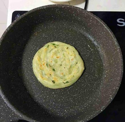 做法|早餐烙饼简单做法，5分钟就能出锅，做出来的饼千丝万缕，酥脆香