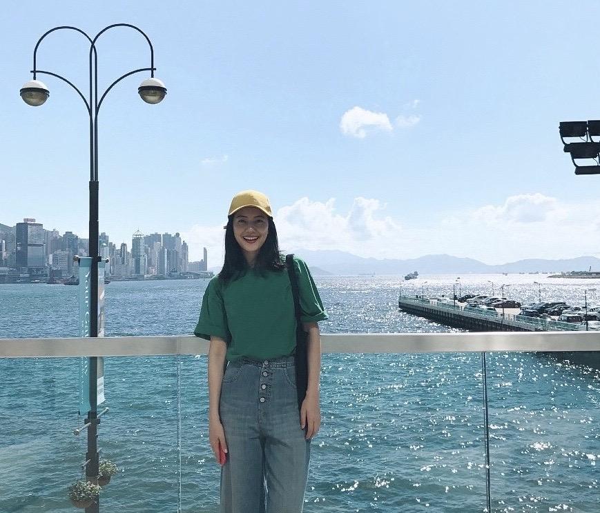 大气|高圆圆出席某活动,一身白色斜肩礼服简约时尚,气质优雅