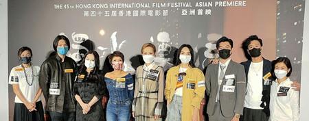 童真|58岁叶童真老了,穿连衣裙面黄肌瘦似大妈,同框大9岁老公似隔辈