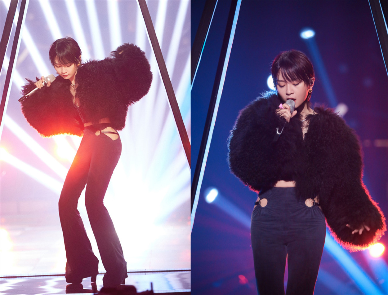 周笔畅|亮相晚会，关晓彤染了一头红发还是乖乖女，周笔畅“露胯裤”抢镜