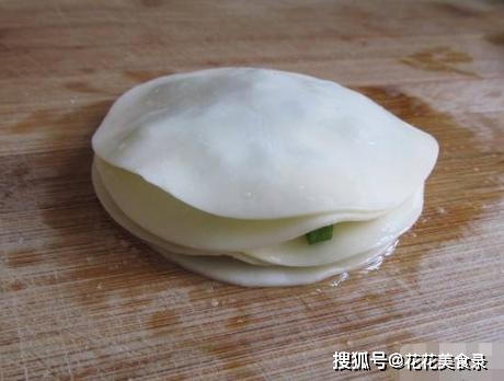 煎饼|饺子皮不只能包饺子，教你做葱油饼，外焦里软，学会不用买早餐