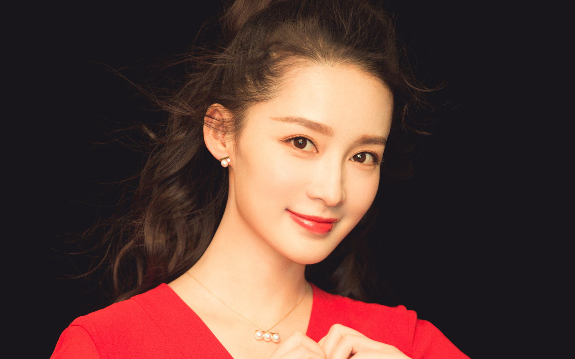 自律|李沁晒出自家豪宅,零食是“标配”却不担心长胖,家中有健身房