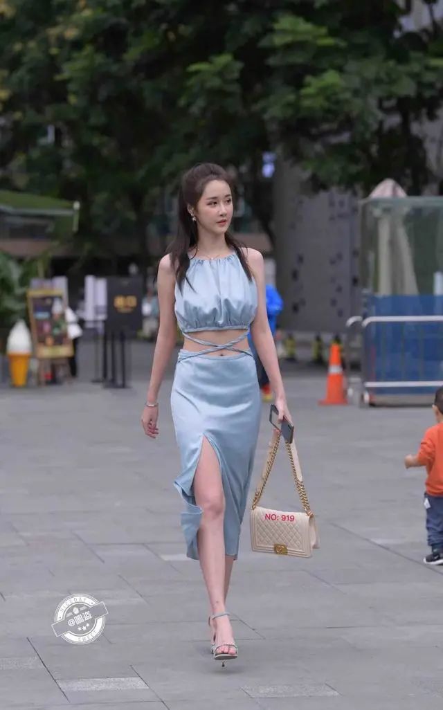 女神|美丽自信的连衣裙，婀娜多姿，增添女神气质