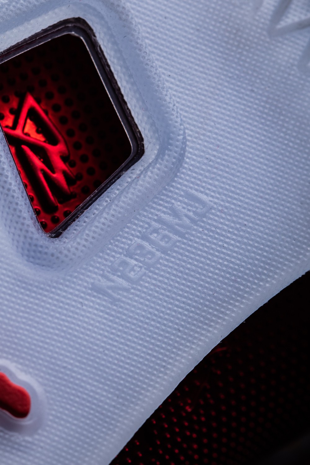 设计|AJ36 绝地反转！只加一个新科技，又甩开所有实战鞋一大截…