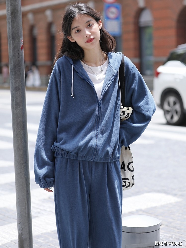 颜色|简约不繁琐才是真高级，分享7套初秋搭配，跟着穿秒变时尚小达人