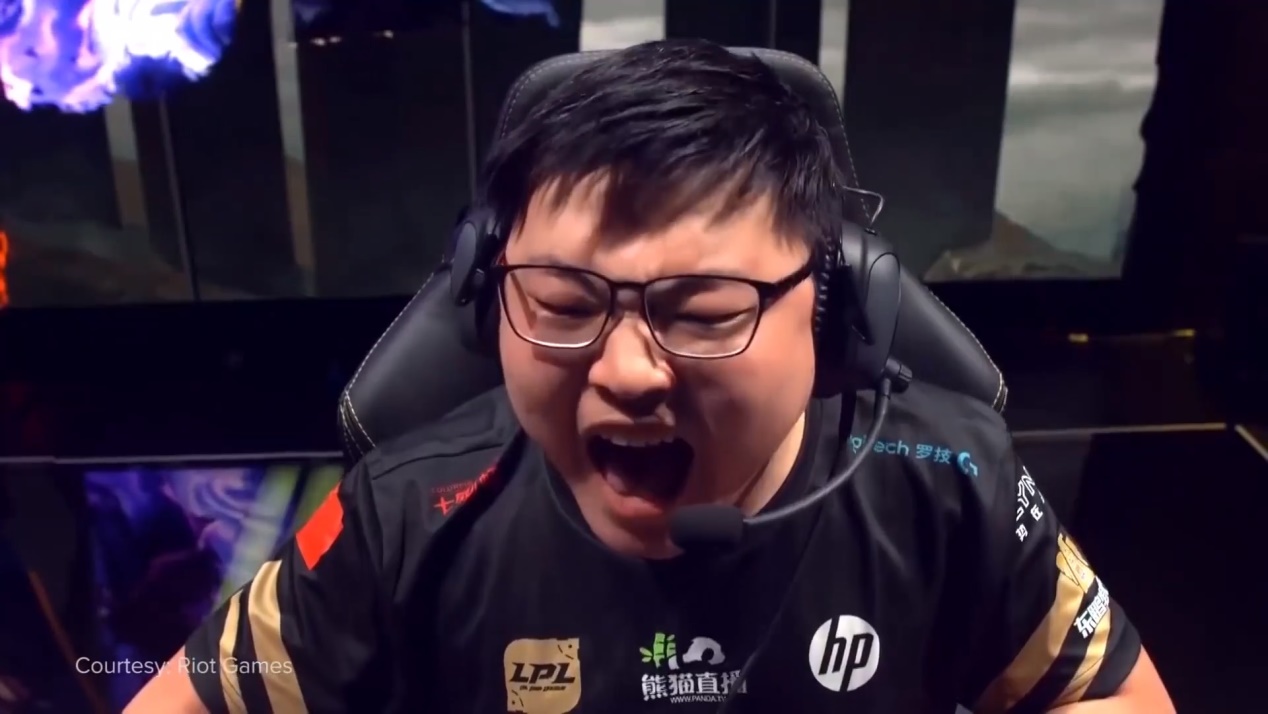 原创uzi指出cryin巨大失误不知道他在等什么眼睁睁看着队友被杀