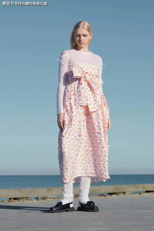 社会性|早秋有它就够了！基础实穿风格百变，可盐可甜时髦得一点儿不费力