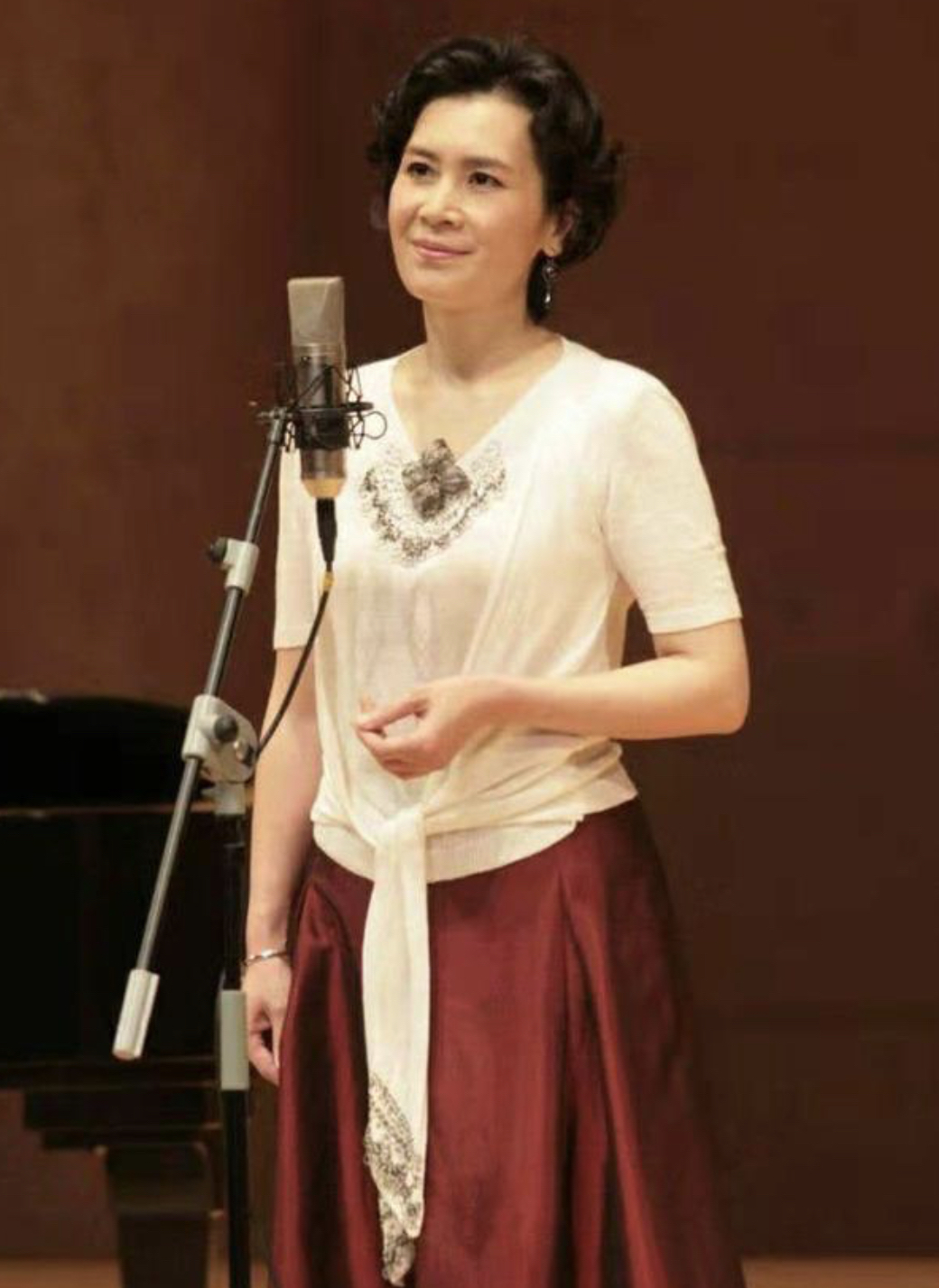 面料|63岁肖雄有老艺术家气质，穿搭低调不刻意扮嫩，反而更优雅耐看